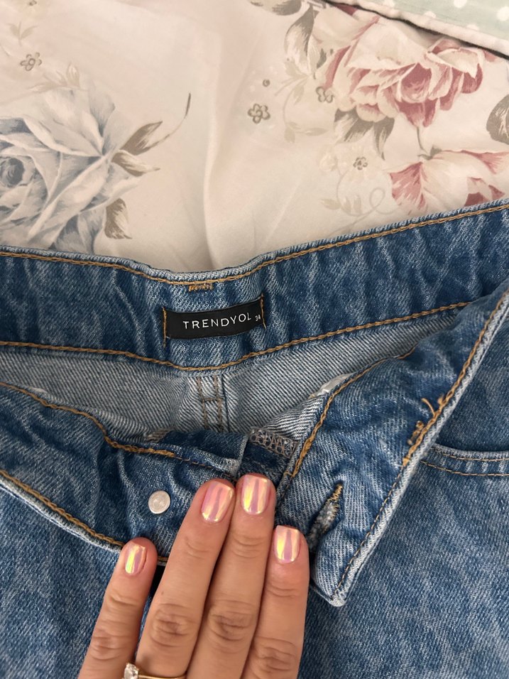 Kadın Mavi Leopar Desenli Mini Denim Şort - Görsel 3