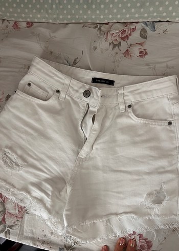 Beyaz Kadın Mini Denim Şort - Görsel 2