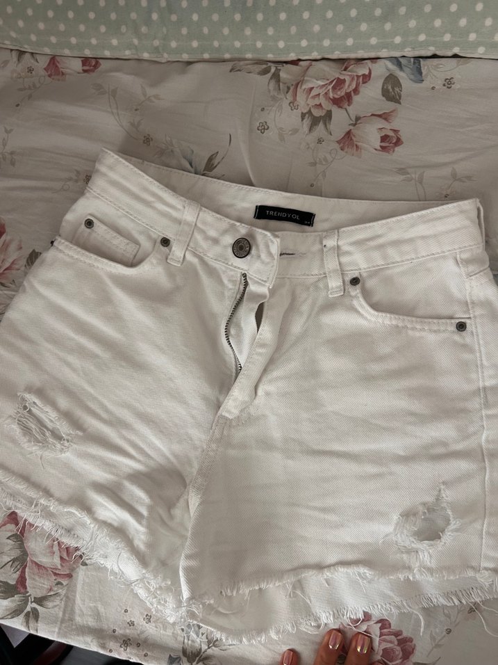 Beyaz Kadın Mini Denim Şort - Görsel 2