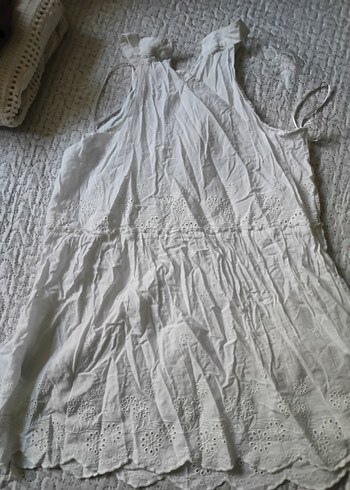 Beyaz nakışlı t-shirt