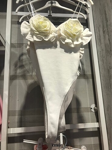 Gül detay bodysuit