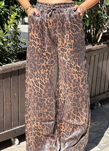 Leoparlı saten pantolon