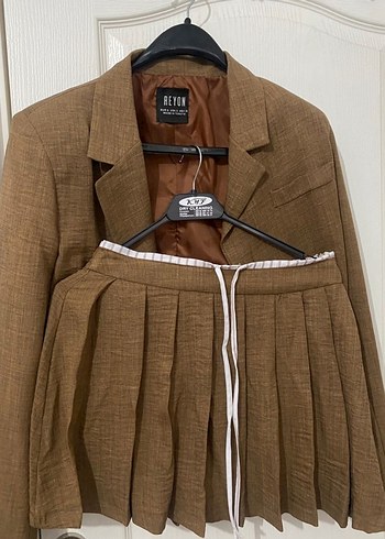 Zara Bej Keten Gorunumlu Blazer Pileli Etek Takimi