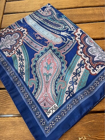 Mavi retro desen soft şalımız