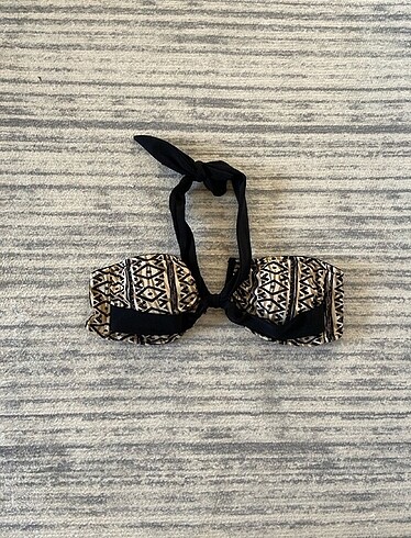 Penti bikini üstü