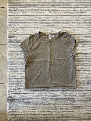 H&M basic tshirt