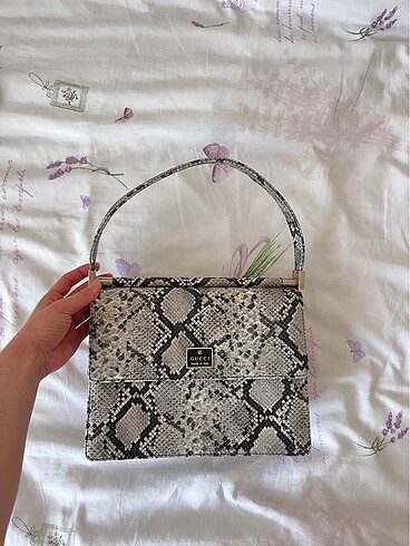 Gucci çanta- gri yılan derisi desenli