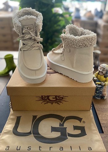 37 Beden ten rengi Renk UGG Kadın Beyaz Kürklü Dolgu Topuk Bot