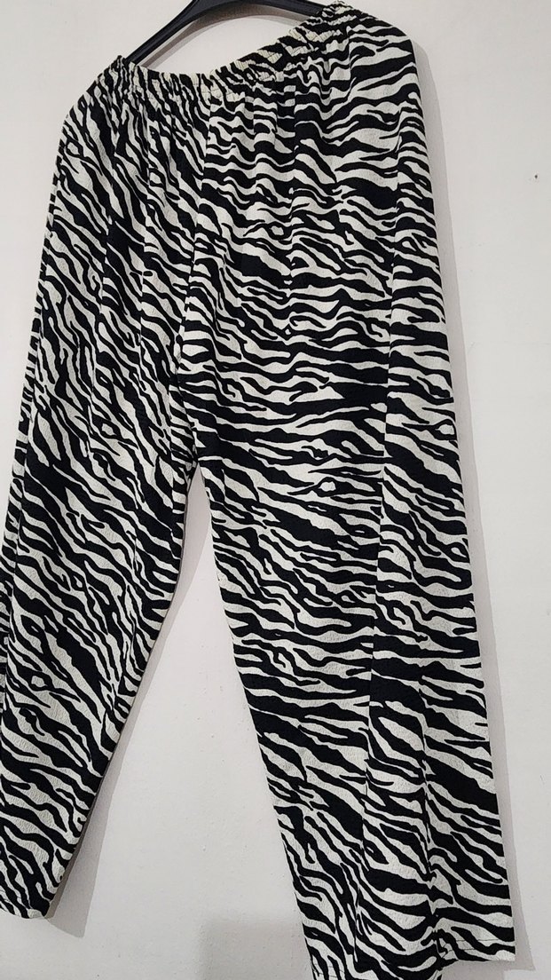 Kadın Zebra Desenli Pliseli Rahat Pantolon - Görsel 3