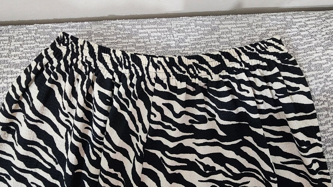 Kadın Zebra Desenli Pliseli Rahat Pantolon - Görsel 4