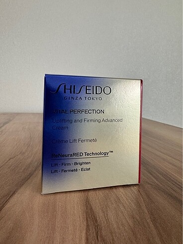 Shiseido Vital Perfection Lifting & Sıkılaştırıcı İleri Düzey Kr