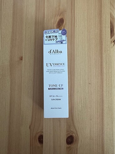 d?Alba UV Essence Waterfull Tone-Up Sun Cream ? Purple Correctin