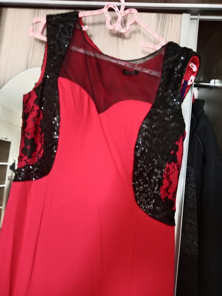 Kırmızı Siyah Dantelli Uzun Straplez Elbise - Görsel 2