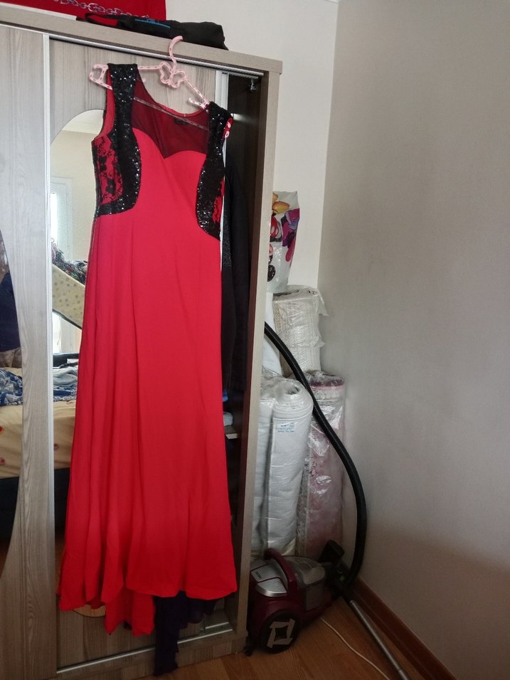 Kırmızı Siyah Dantelli Uzun Straplez Elbise - Görsel 3