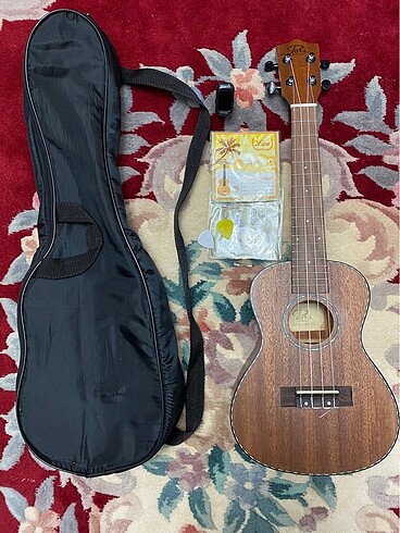 PUKA UKULELE SETİ PUKA-PK11 YANINDA AKOR CİHAZI KILIFI SETDİR.
