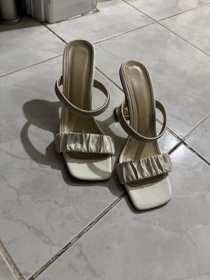 Beyaz Fırfırlı Stiletto Topuklu Kadın terlik - Görsel 2