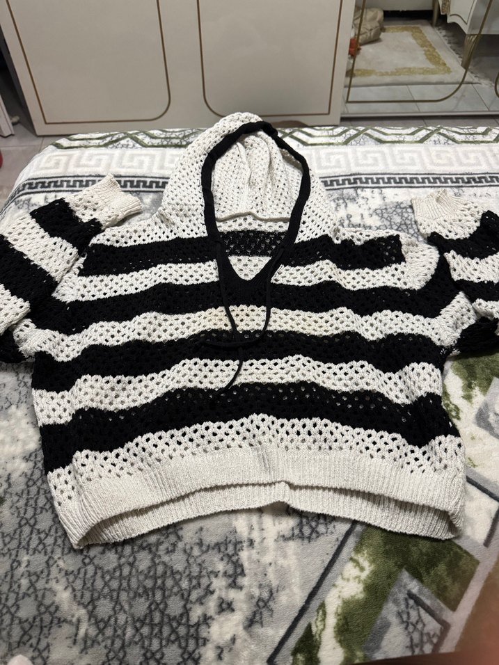 Siyah Ajurlu kapşonlu triko kazak - Görsel 4