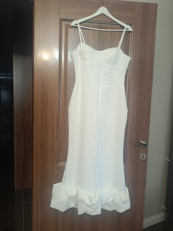 Beyaz askılı Midi Balık Elbise - Görsel 2