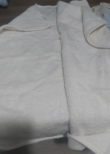 Beyaz Düz Yatak Örtüsü - Görsel 3