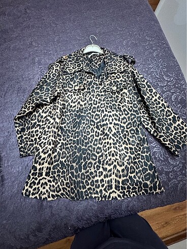 Leopar desenli çeket kemerli