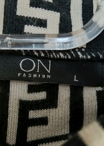 Yüksek Yakalı Siyah Desenli Kadın kazak - Görsel 3