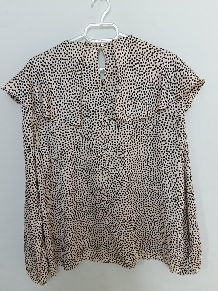 V Yaka Kısa Kollu Zebra Desenli Bluz - Görsel 2