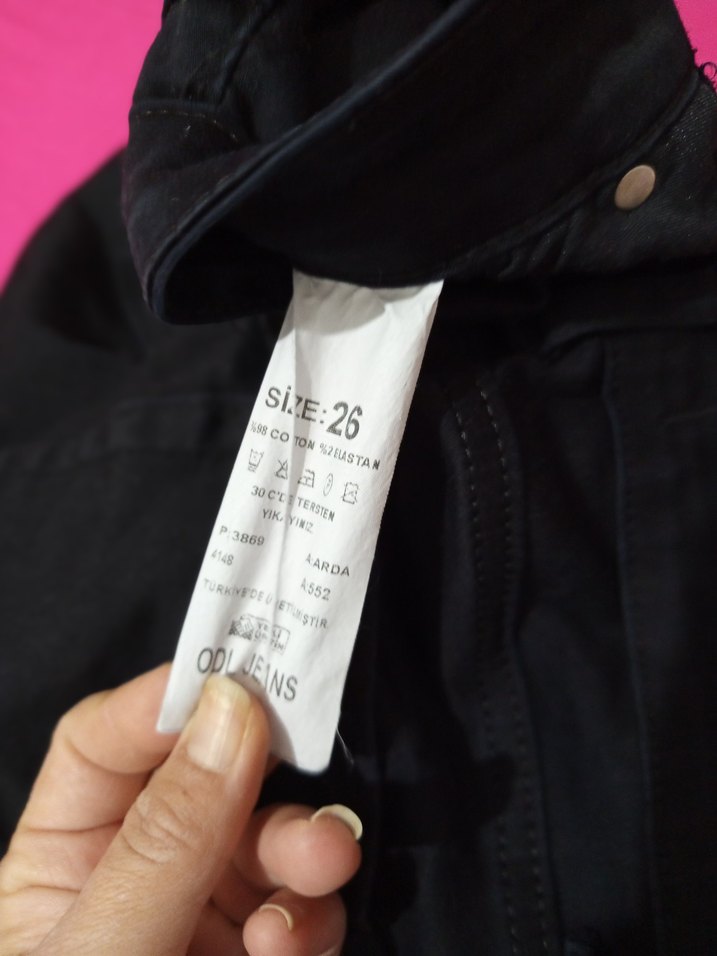 Kadın Siyah Kemerli Dar Kesim Denim Pantolon - Görsel 2