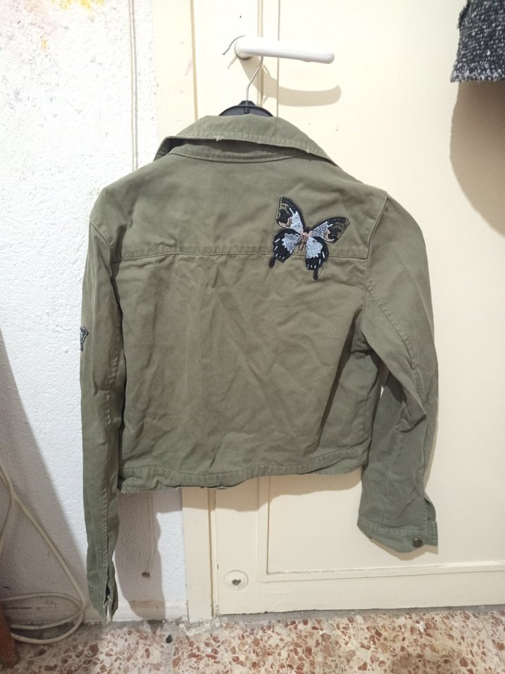 Düğmeli Kısa Kadın Ceket - Görsel 2