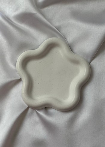 Zara Home Çiçek şekilli dekoratif tabak