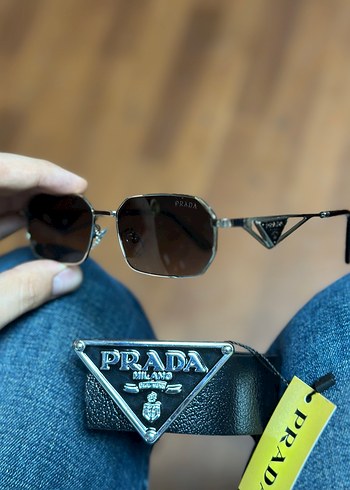 Prada Koyu Kahverengi Tokalı Kadın Güneş Gözlüğü