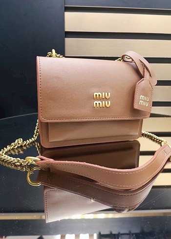  Beden kahverengi Renk Miu Miu Zincir Detaylı Süet Çanta