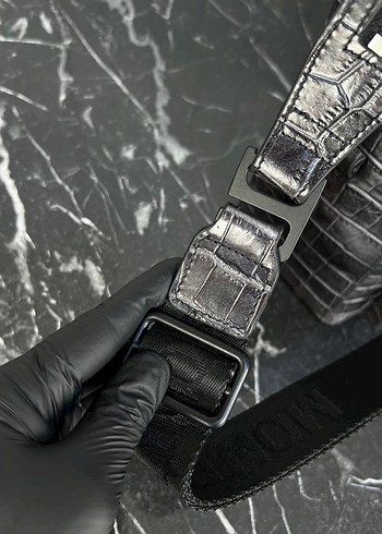 Montblanc Siyah Yılan Desenli Tokalı Evrak Çantası - Görsel 10