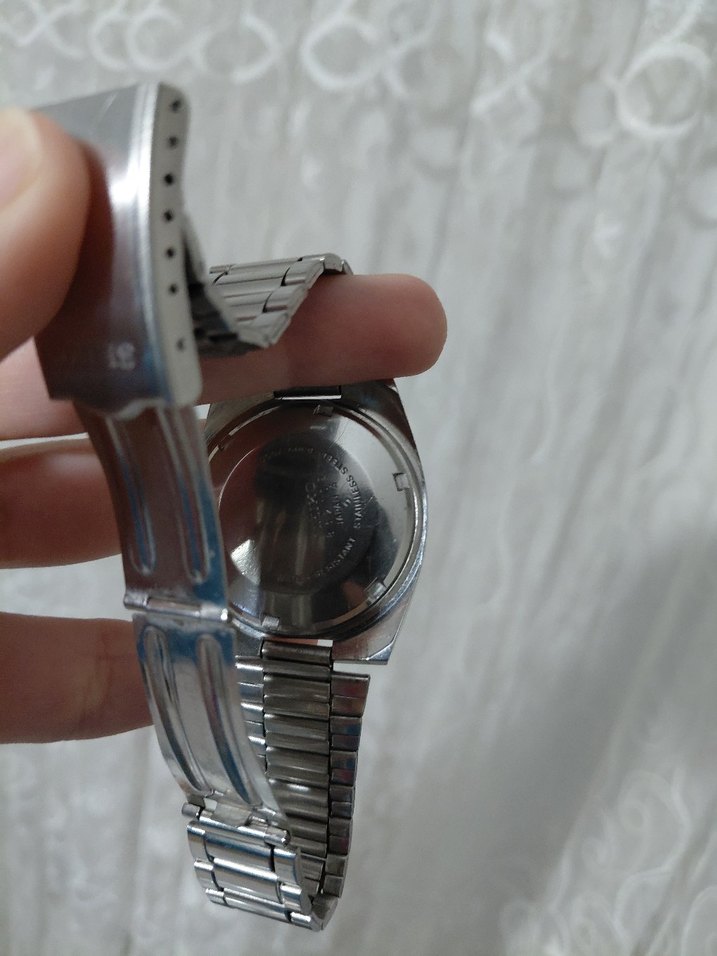 Parlak Altın Detaylı Klasik Seiko Erkek Saati - Görsel 3