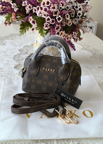 Vakko Baskılı Kahverengi Deri Çanta ölçü 10x15 mini