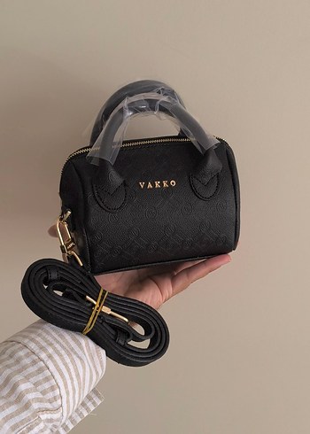  Beden Vakko yazısı eğri Siyah Deri Kadın Çanta 10x15 mini