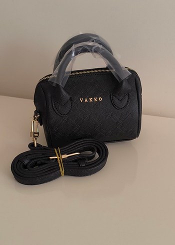 Vakko yazısı eğri Siyah Deri Kadın Çanta 10x15 mini