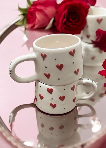 Kırmızı Kalp Desenli Beyaz Seramik Kupa - Görsel 2