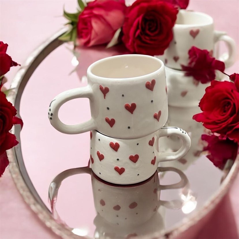 Kırmızı Kalp Desenli Beyaz Seramik Kupa - Görsel 2