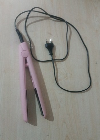 Pastel Pembe Saç Düzleştirici