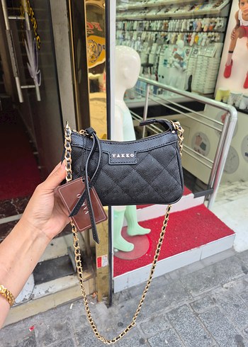 Vakko Zincir Detaylı Siyah Deri Kadın Çanta