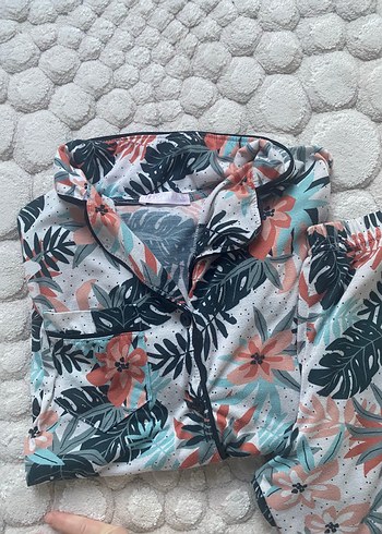 Çiçek Desenli Gri Rahat Kadın Pijama Takımı - Görsel 4