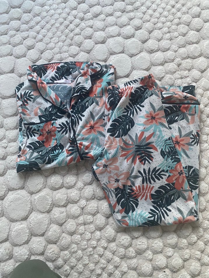 Çiçek Desenli Gri Rahat Kadın Pijama Takımı - Görsel 2