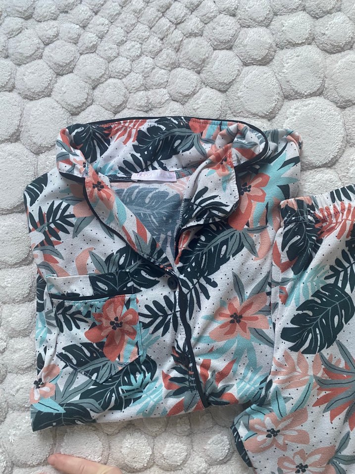 Çiçek Desenli Gri Rahat Kadın Pijama Takımı - Görsel 4