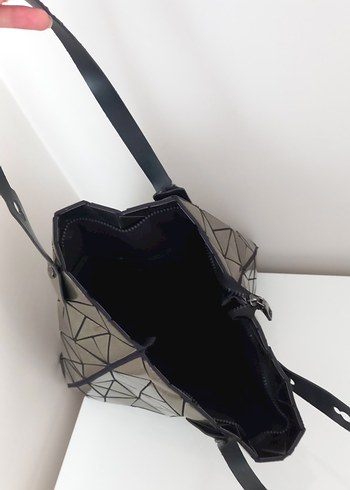 Zara Tokalı Bej Geometrik Desenli Deri Çanta