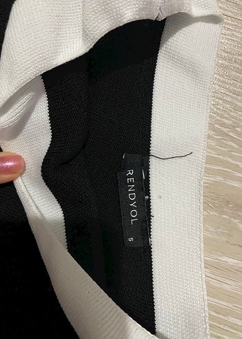 Kadın Siyah Tek Omuz Bluz - Görsel 2