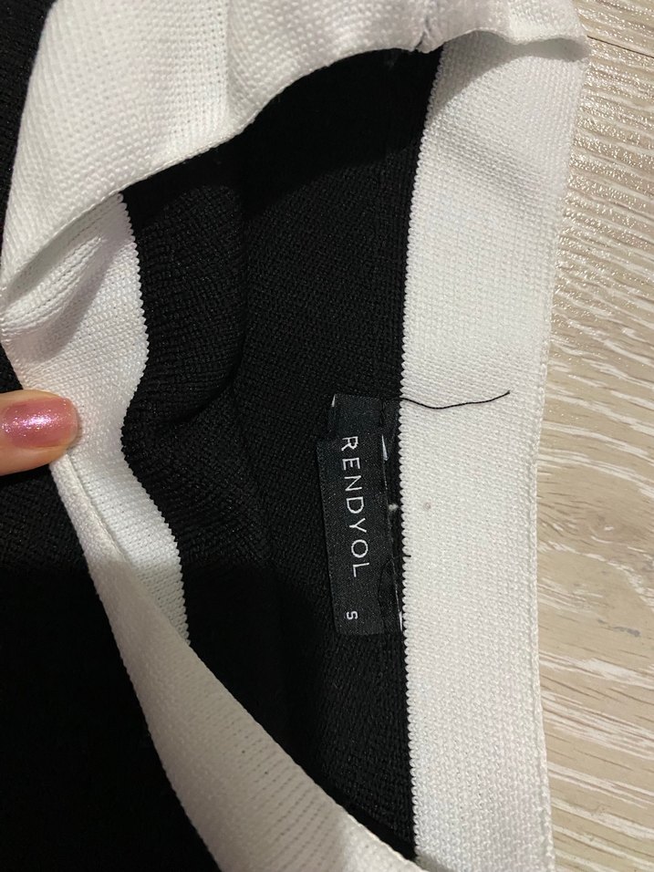 Kadın Siyah Tek Omuz Bluz - Görsel 2