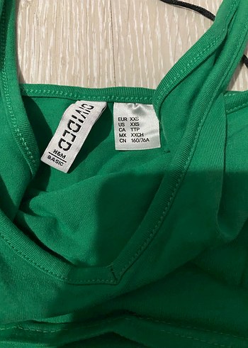 Kadın Yeşil V Yaka Kolsuz Crop Top - Görsel 3