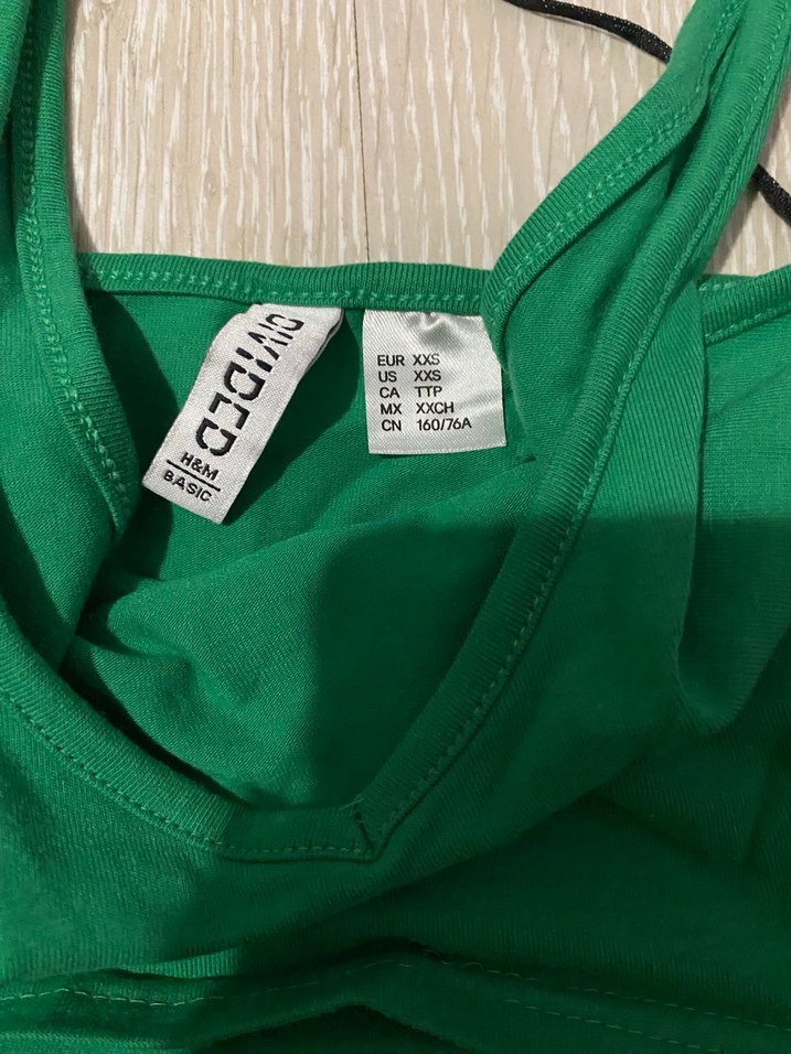 Kadın Yeşil V Yaka Kolsuz Crop Top - Görsel 3