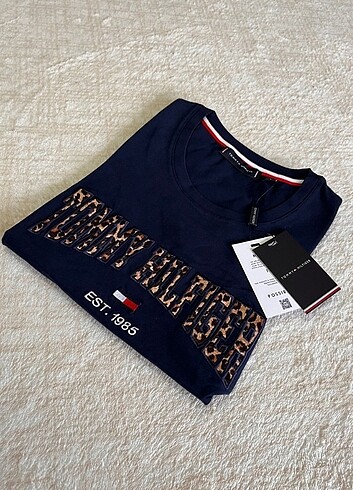 Tommy Hilfiger MARKA MODEL TİŞÖRT 