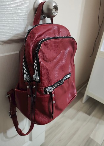 Kadın Parlak Kırmızı Deri Sırt Çantası - Görsel 6